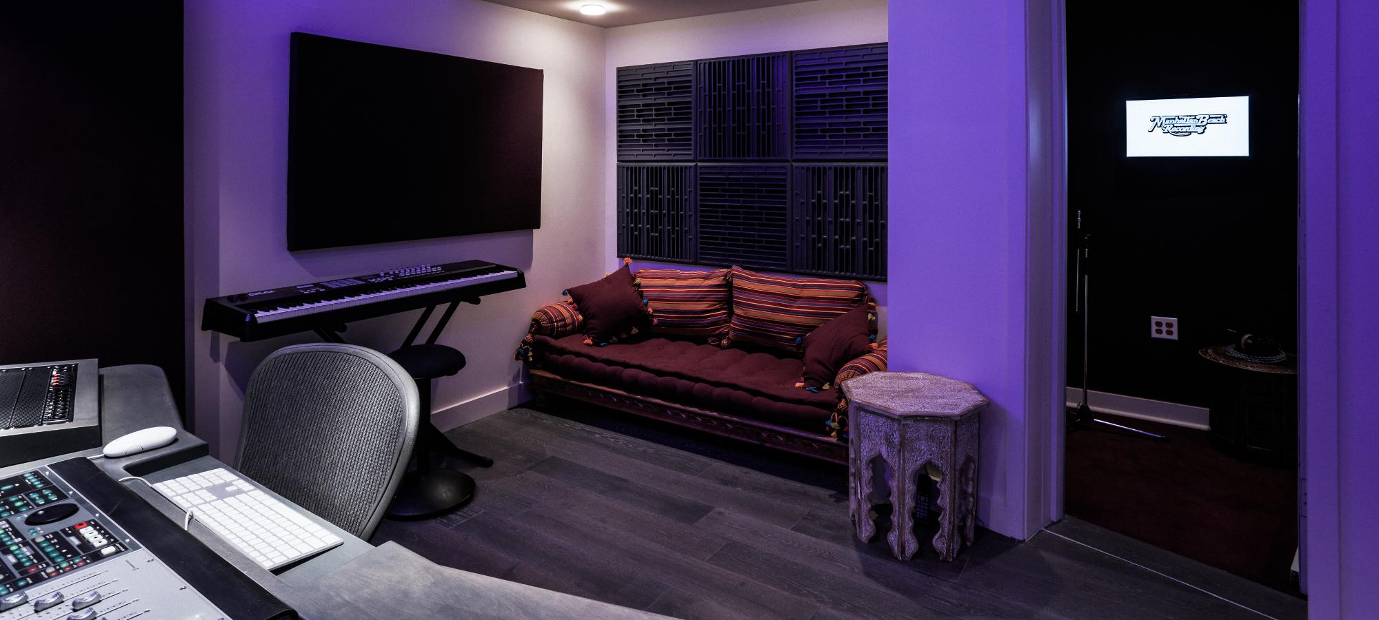 Studio E lounge and writing corner.